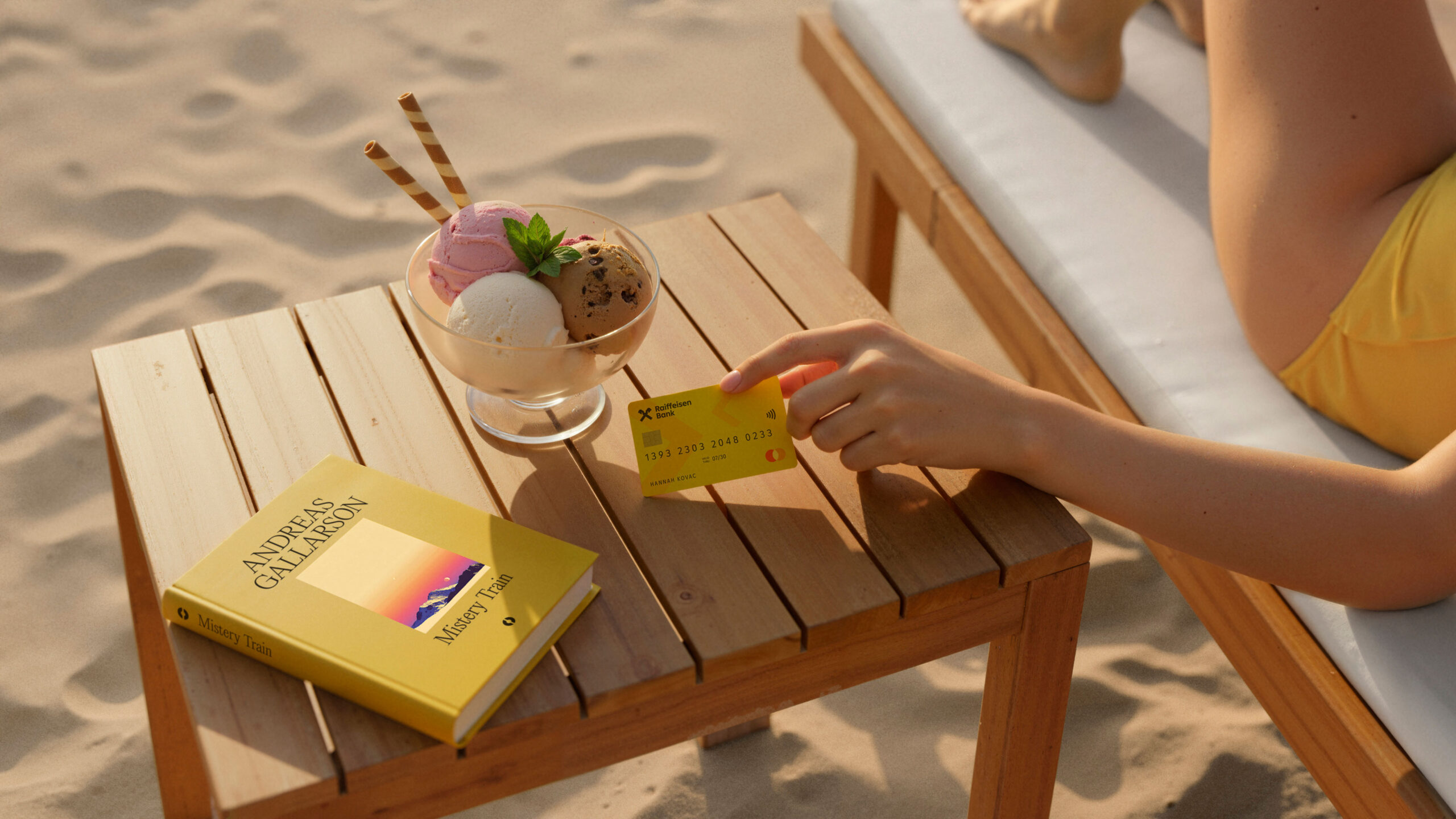 eira-studio-ai-bank-a12 Eira Studio-spot20s-still